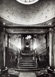 Salle de fumeurs de première classe du paquebot Paris, vers 1925